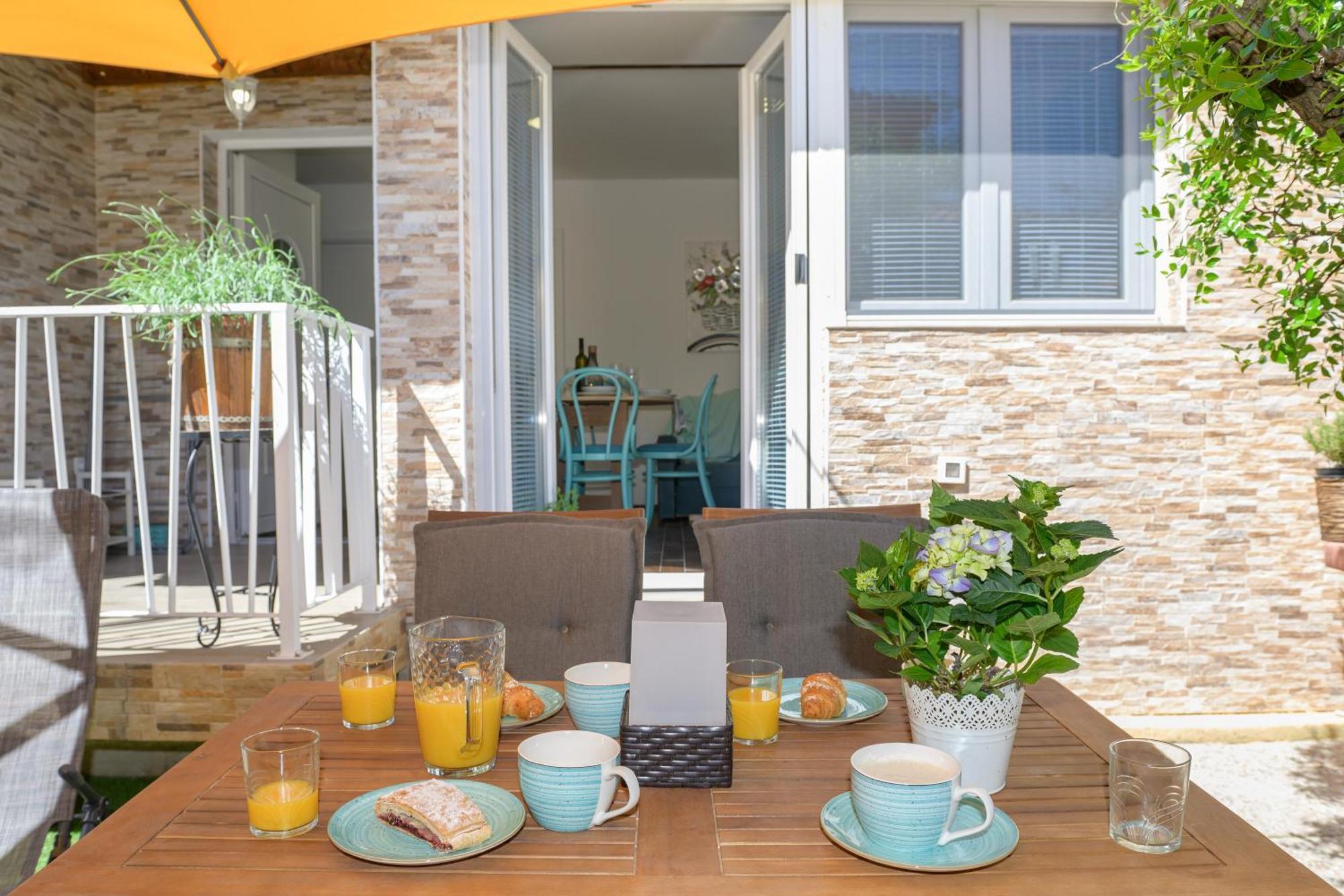 Apartman Dana Kastelir-Labinci ภายนอก รูปภาพ
