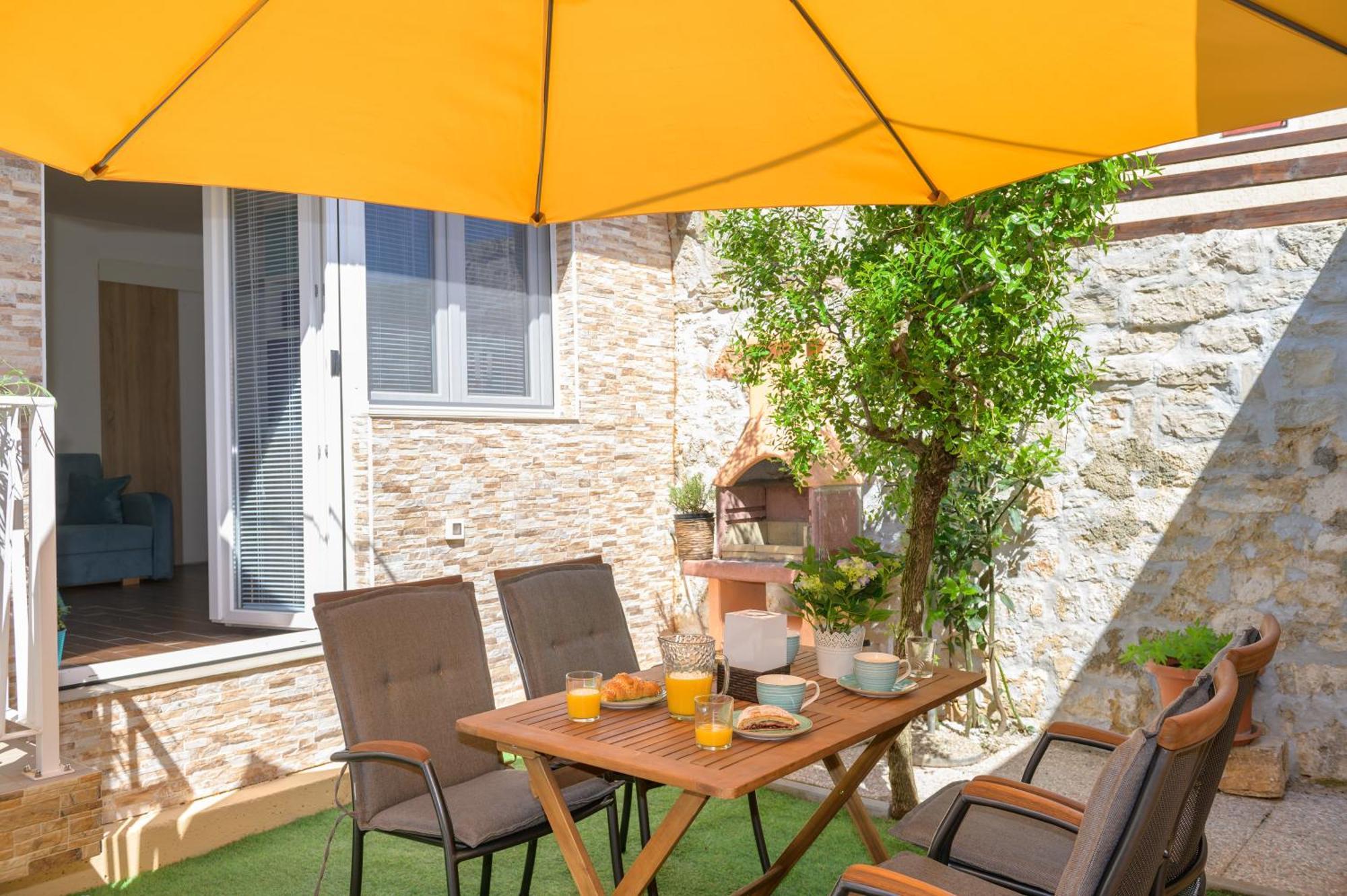 Apartman Dana Kastelir-Labinci ภายนอก รูปภาพ